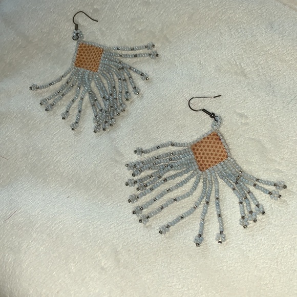 Vintage 80s hand beaded fringe earrings with snake skin leather accents Native - Picture 2 of 6